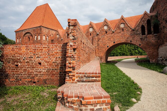 Torun Old Town Highlights Private Walking Tour - Copernicus Sites, John Paul II, and Street-Level Storytelling