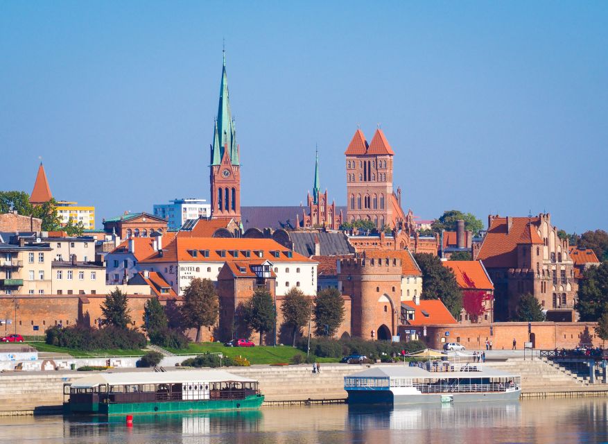 Torun Old Town Highlights Private Walking Tour - 3-Hour Option: Teutonic Castle Remains, Defensive Walls, and Dominican Ruins