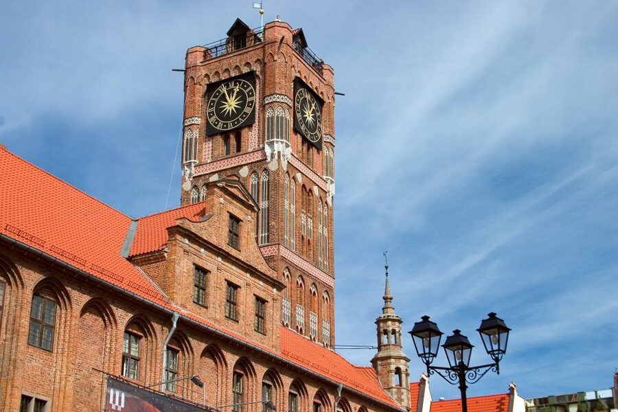 Torun: Private Walking Tour of a Medieval Town - Following Copernicus on foot, from birth house details to St. James’s Chapel