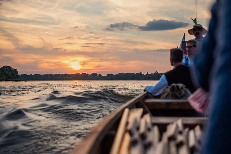 Toruń: Sunset on the Vistula From a Traditional Boat. - Toruń at golden hour, seen from the Vistula