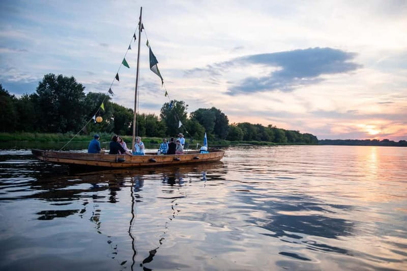 Toruń: Sunset on the Vistula From a Traditional Boat. - The 50-minute route, from skyline photos to dusk lights