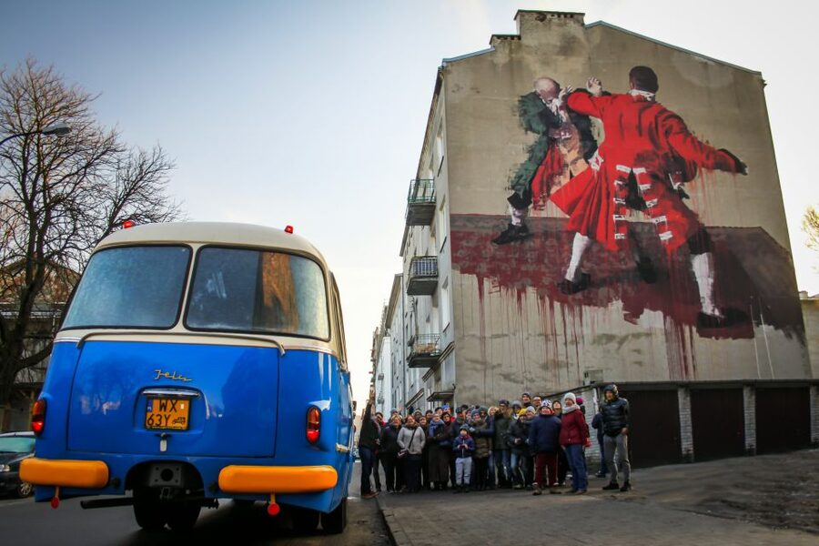Warsaw: 2.5-Hour Dark Side - Praga District by a Retro Bus - Stop 1: crossing the Vistula, then hot chocolate in the sweet-side history