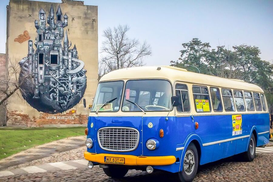 Warsaw: 2.5-Hour Dark Side - Praga District by a Retro Bus - Praga Bermuda Triangle, courtyards, shrines, and real old-Warsaw atmosphere