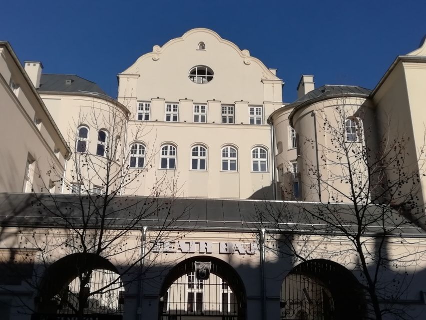 Warsaw: 2-Hour Praga Walking Tour - Rozycki Bazaar and the street-level economy of Praga