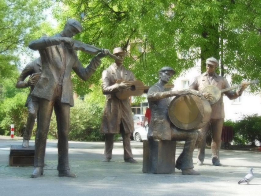 Warsaw: 2-Hour Praga Walking Tour - Streets from The Pianist, where filming meets real life
