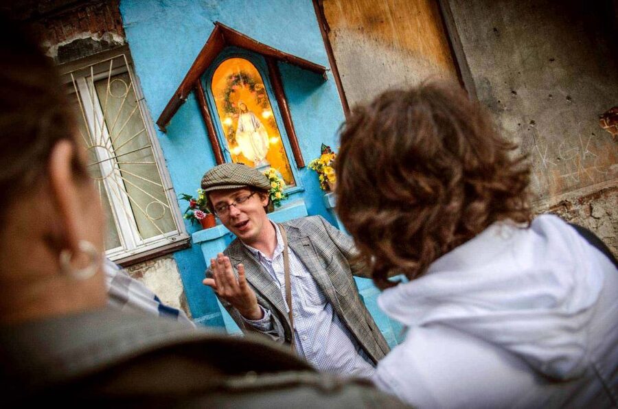 Warsaw: Behind the Scenes City Tour with Hotel Pickup - Praga on the far side of the Vistula: old streets with a new pulse