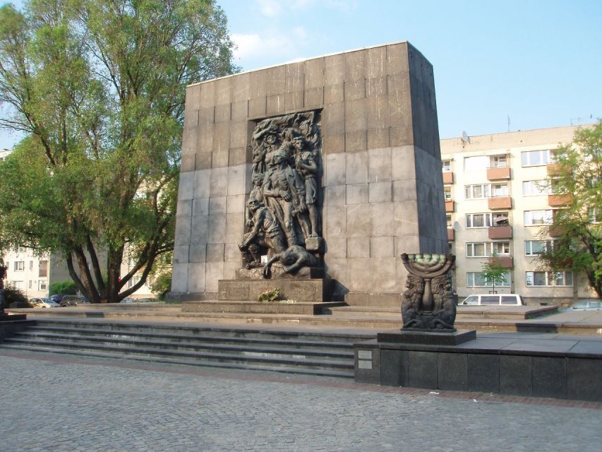 Warsaw Daily Jewish Ghetto Guided Tour with Jewish Cemetery - WWII context: Nazi persecution and the Warsaw Ghetto Uprising heroes