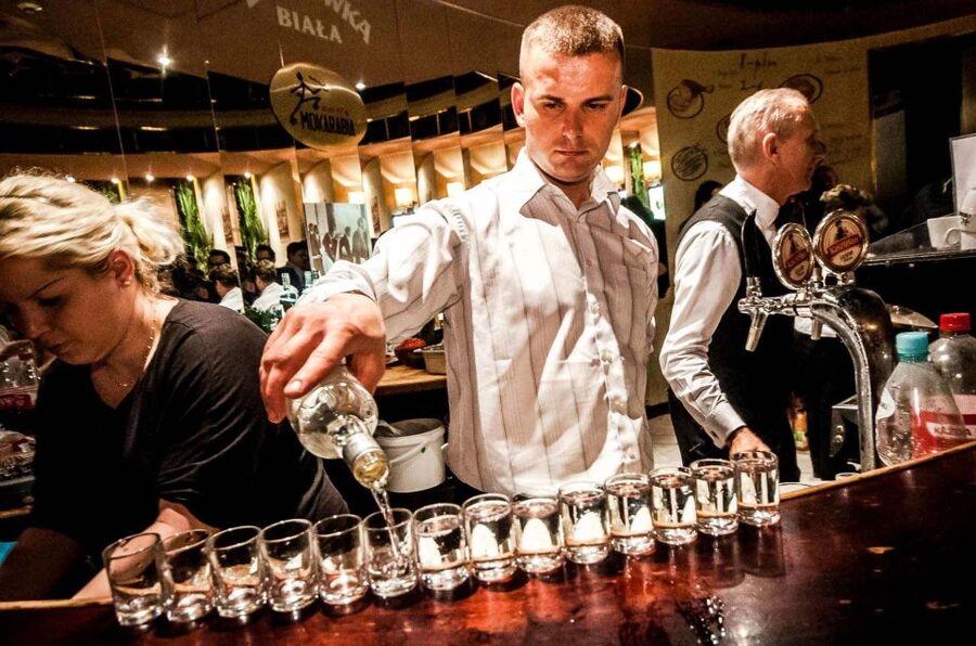 Warsaw: Evening History and Pubs Tour by Retro Minibus - Who should book this tour, and who should skip it
