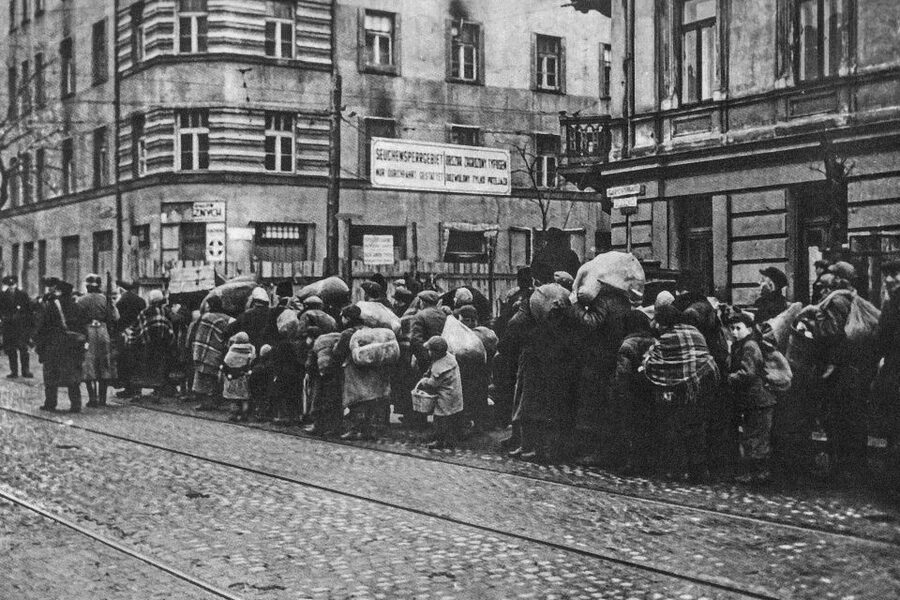 Warsaw: Ghetto, Jewish Cemetery & POLIN Museum Private Tour - Warsaw Ghetto Uprising monuments and what’s missing on the ground