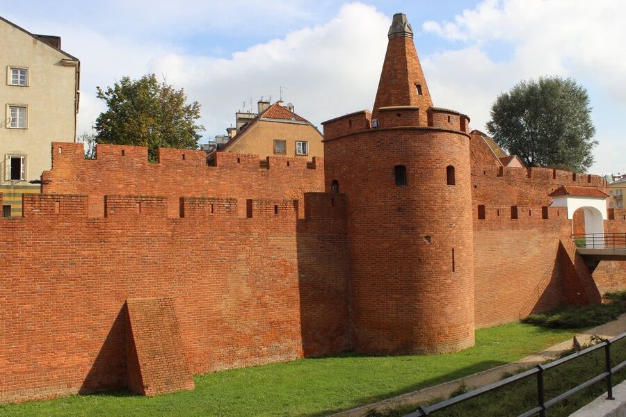 Warsaw: Highlights of Old & New Town Private Guided Tour - Main Market Square and the rebuilt Old Town core