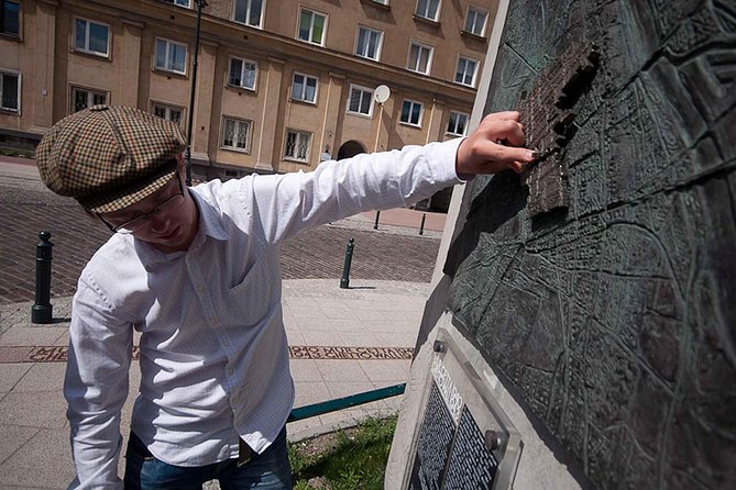 Warsaw Jewish Ghetto: private tour by retro car with hotel pickup - The guide factor: why this tour can feel excellent, or at least unsettled