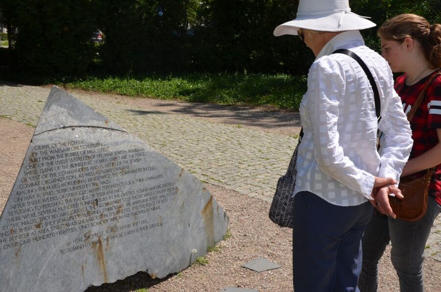 Warsaw Jewish Heritage Private Tour in Retro Fiat - Muranów’s former Large Ghetto: ruins turned into streets and stories