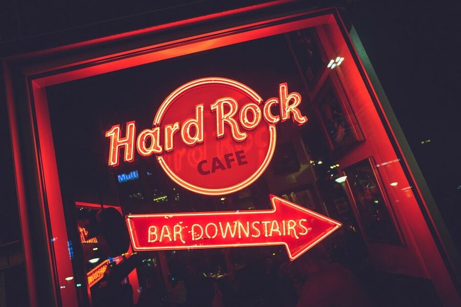 Warsaw: Lunch or dinner at Hard Rock Cafe with Skip-the-Line - Skip-the-line seating, and what it really means