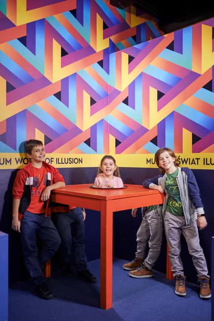 Warsaw: Museum World of Illusion Entry Ticket - Duration and day planning: fit it into Warsaw without stress
