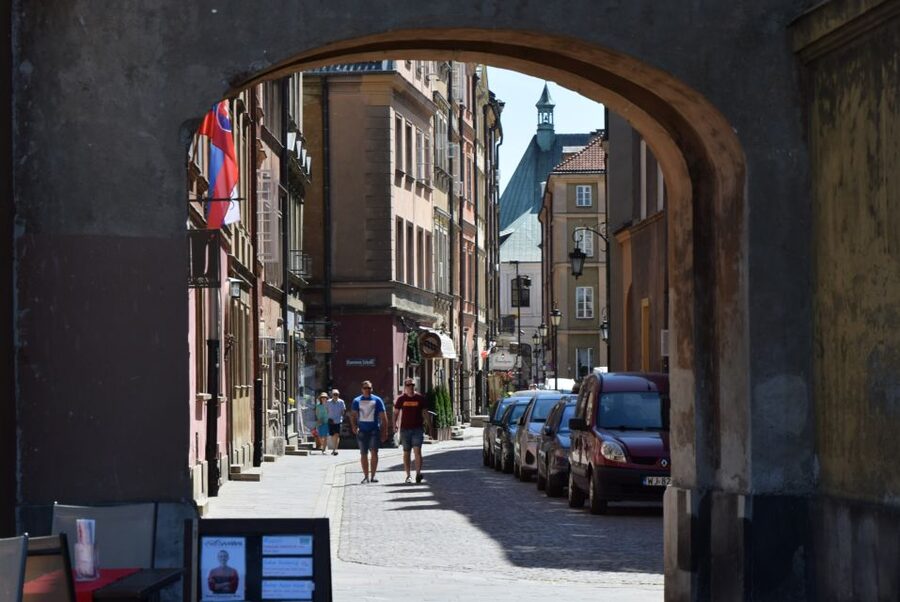 Warsaw: Old Town Guided Walking Tour - Hidden paths and small groups: how the route avoids crowd pressure