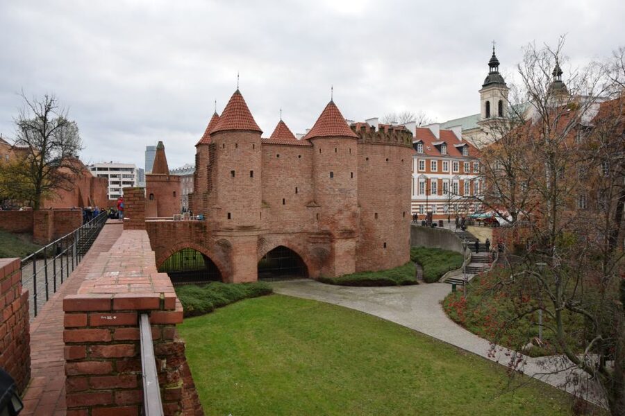 Warsaw: Old Town Guided Walking Tour - Stare Miasto details: cathedrals, narrow facades, and a view over the city
