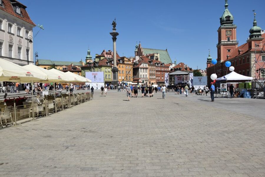 Warsaw: Old Town Guided Walking Tour - Warsaw’s Jewish heritage: ghetto boundary markers and the Ghetto Wall story