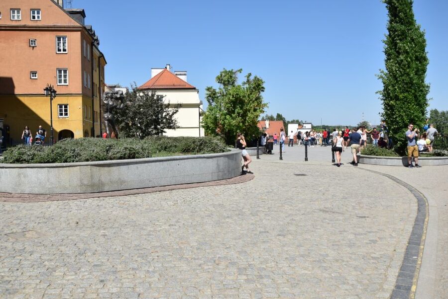 Warsaw: Old Town Guided Walking Tour - The Warsaw Uprising of 1944 monument: context you can stand with