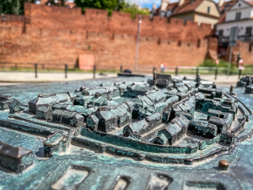 Warsaw: Old Town Highlights Walking Tour in English - The reconstructed Royal Castle: why it feels bigger than it looks