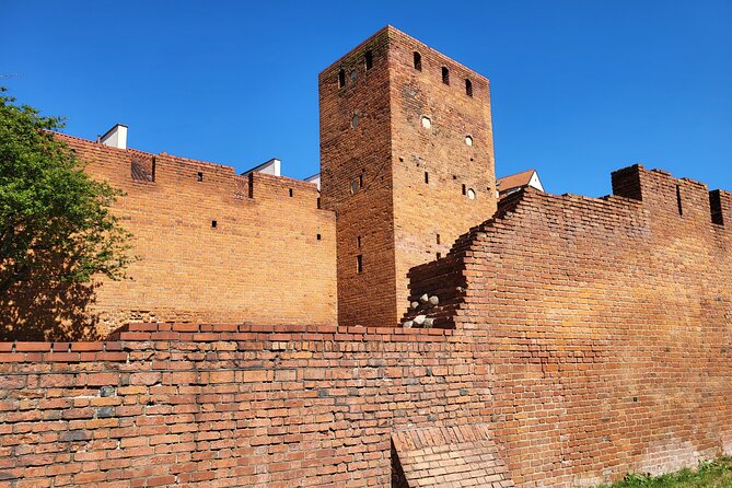 Warsaw Old Town (UNESCO area): Facts & Legends | small groups - Kanonia: the magic bell and the narrowest house in Poland