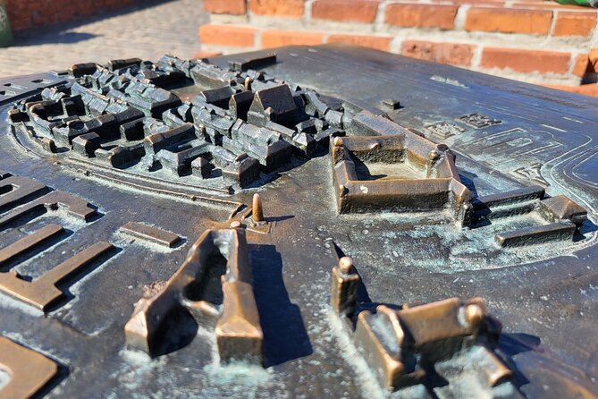 Warsaw Old Town (UNESCO area): Facts & Legends | small groups - Finishing at the Maria Skłodowska-Curie Museum building