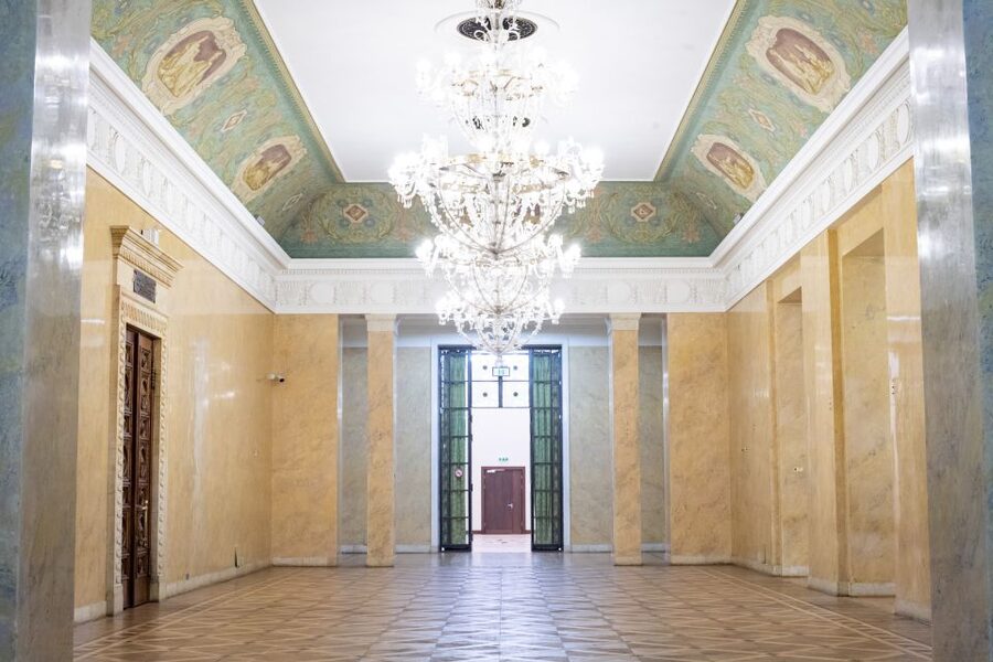 Warsaw: Palace of Culture and Science Tour with Terrace - Stepping Into the Palace: It’s Bigger Than the City Makes It Seem