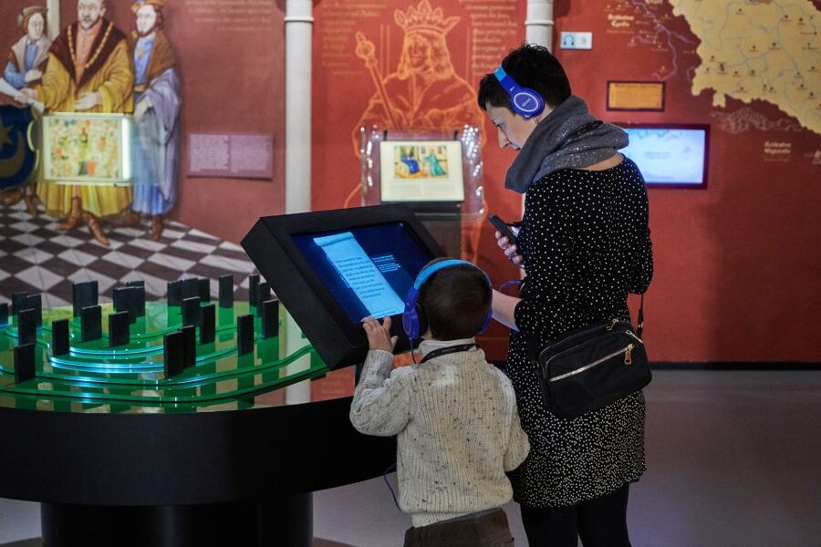 Warsaw: POLIN Museum of the History of Polish Jews Ticket - Lunch and Breaks: Eat Inside, Keep Going