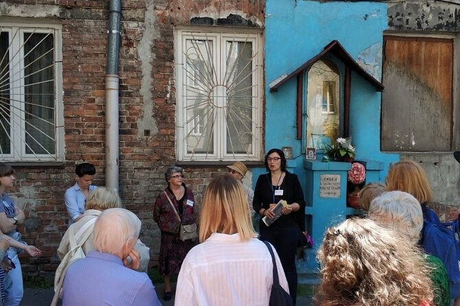 Warsaw Praga Guided Historical Walking Tour - Why Praga feels different from the usual Warsaw sights