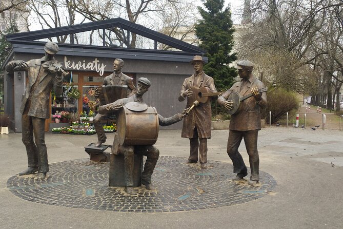 Warsaw Praga Guided Historical Walking Tour - Praga Północ highlights, street art, palaces, and the street of films