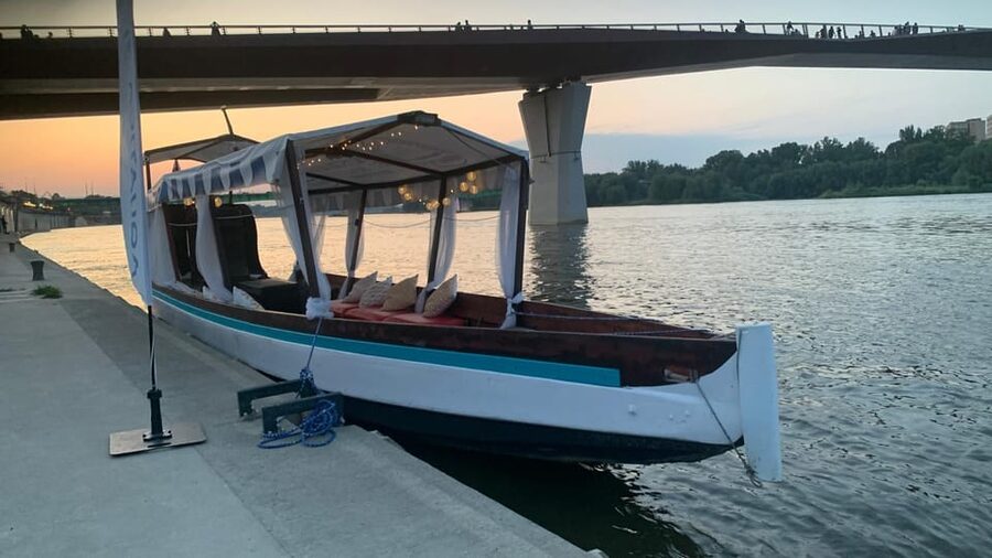 Warsaw: Scenic Cruise by Gondola on the Vistula River - Getting to the boat at Bulwar Jana Karskiego, and why timing matters