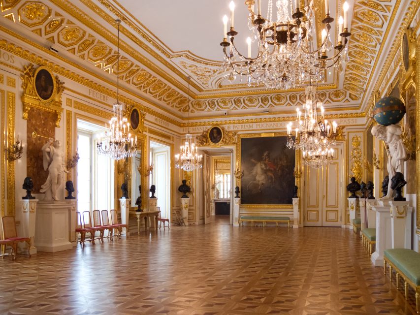 Warsaw: Skip-the-Line Royal Castle Guided Tour - Guides and languages: why the narration makes the rooms click