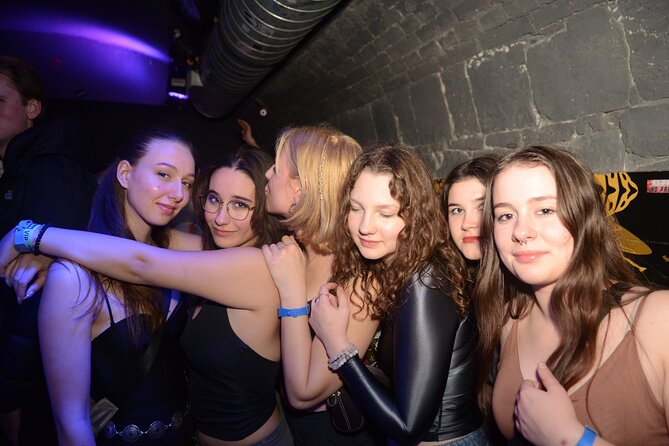 Warsaw: The Original Pub Crawl with Optional Open Bar - Moving Between Venues: How a 3 to 4 Hour Crawl Should Feel