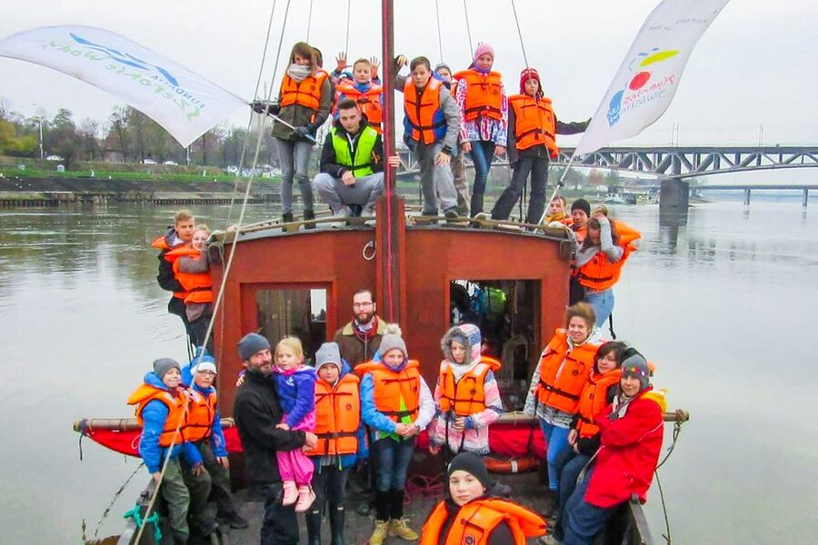 Warsaw: Traditional Galar Cruise on The Vistula River - Marina Warszawa check-in: find the barge, then settle in
