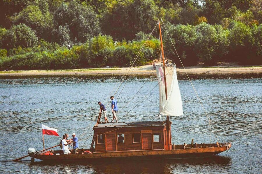 Warsaw: Traditional Galar Cruise on The Vistula River - Audio guide and heated comfort: the details that make an hour better
