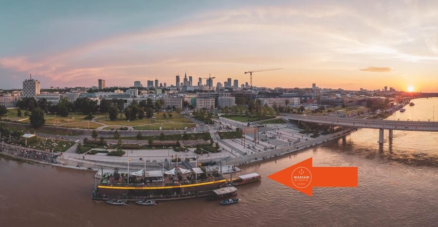 Warsaw: Vistula River Sunset Cruise with Welcome Drink - Poniatówka beach and PGE Narodowy on the return trip