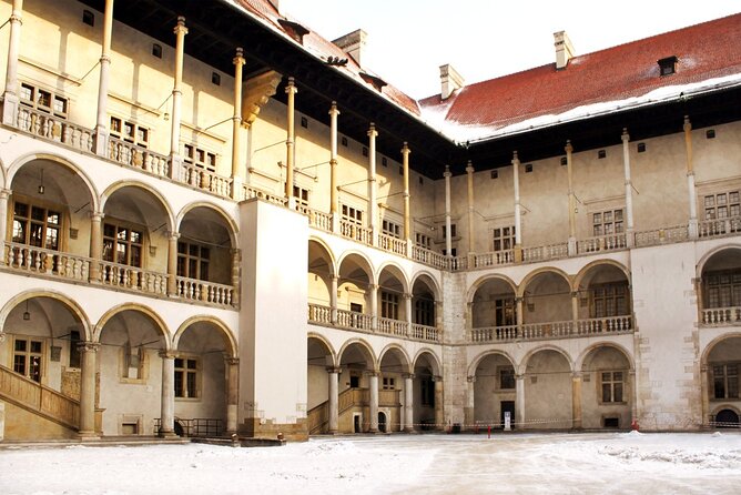 Wawel Castle and Cathedral Guided Walking Tour in Kraków - Stop 2: Wawel Cathedral, crowns, chapels, the tower views, and royal crypts