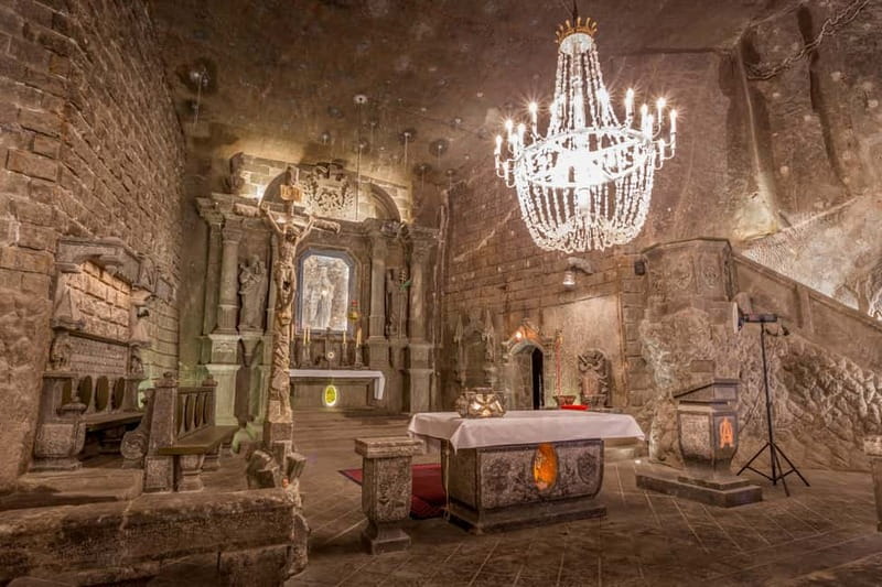 Wieliczka Salt Mine Tour from Krakow - The main event: descending to Level 1 and walking 2 kilometers of salt chambers