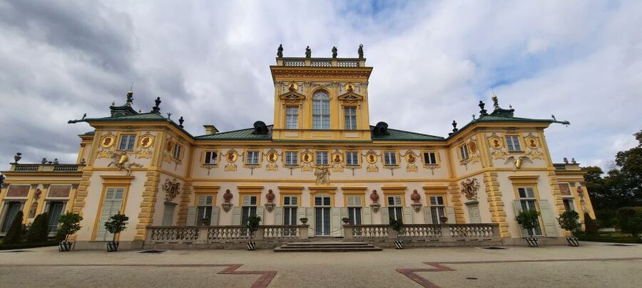 Wilanów Palace: 2-Hour Guided Tour with Entrance Tickets - Royal Library and Queen’s Bedroom: where art and power meet