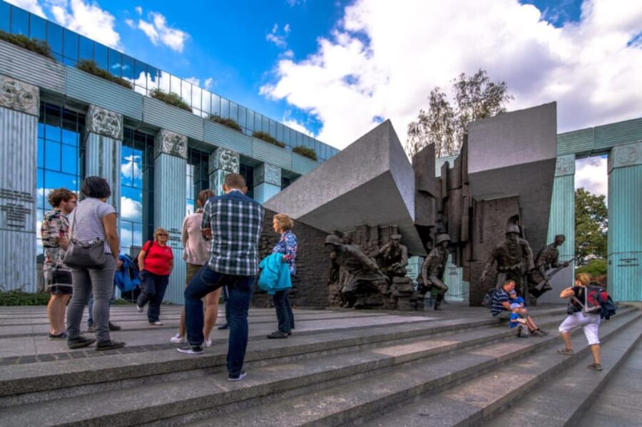 World War 2 in Warsaw walking tour in English - Key things to love about this Warsaw WWII walk
