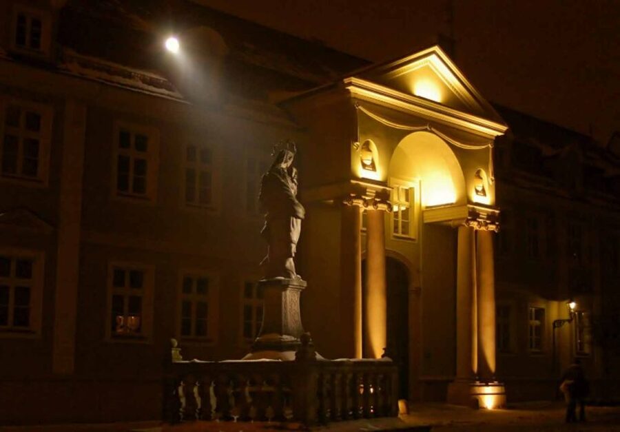 Wroclaw: 2-Hour Mysterious Walking Night Tour - Wroclaw at Dusk, With Legends Doing the Talking