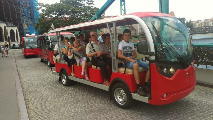 Wroclaw: 2-Hour Private Electric Bus Tour with Guide or Tape - Lessing Bridge, Imperial Bridge, and the Water Tower sightline