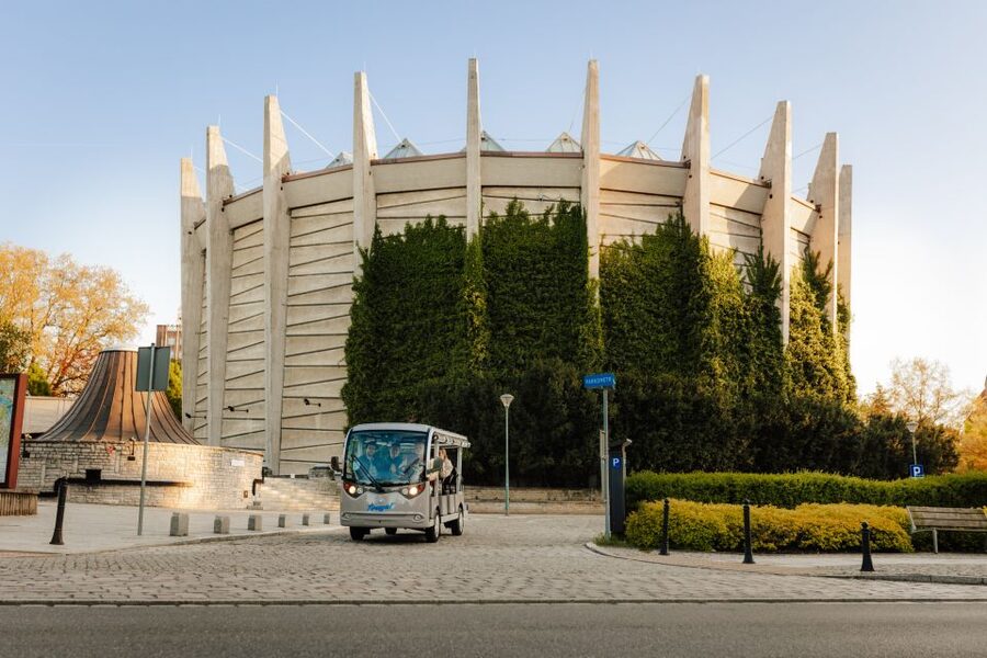 Wroclaw: 2-Hour Private Guided Tour by Electric Car - Who should book this Wrocław private electric car tour