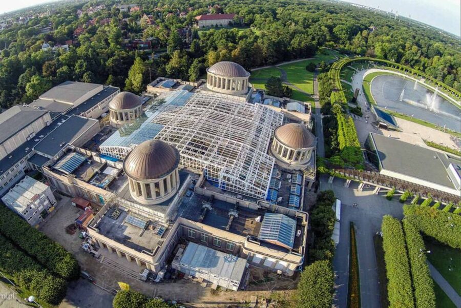 Wroclaw: 2-Hour Tour by Electric Car with a driver-guide - University of Wrocław, Fencer’s Fountain, and student-life stories
