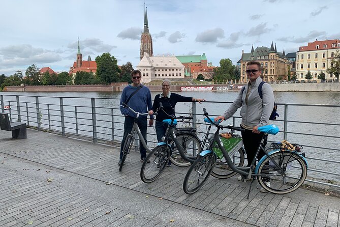 Wroclaw: 3-Hour Bike Tour in English - Starting at Rynek 14, then rolling with confidence