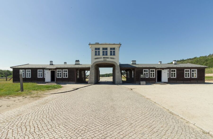 Wroclaw: Day of WW2: Riese, Gross-Rosen, Ksiaz Castle - Książ Castle, the Pelcznica River cliff, and Hitler’s main quarters plans