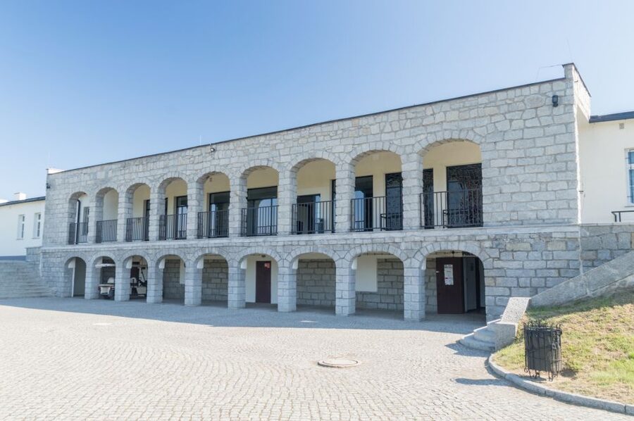 Wroclaw: Day of WW2: Riese, Gross-Rosen, Ksiaz Castle - Who this tour is best for, and who might want to adjust expectations