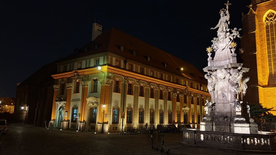 Wroclaw: Guided City Night Tour (2 hours) - Sand Bridge to Sand Island: the river angle that changes everything
