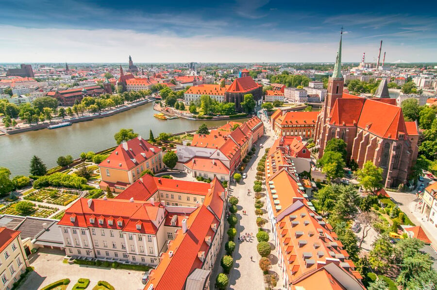 Wroclaw: Guided City Walk in Spanish - Market Square (Rynek) and the late Gothic City Hall moment