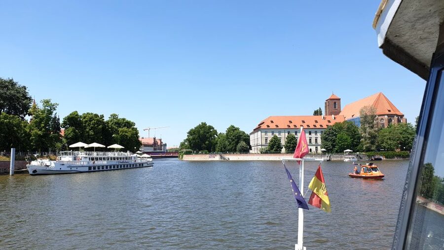 Wrocław: Long City Guided-Walk and River Cruise (3 h) - University of Wrocław and the baroque spaces you can’t easily plan on your own