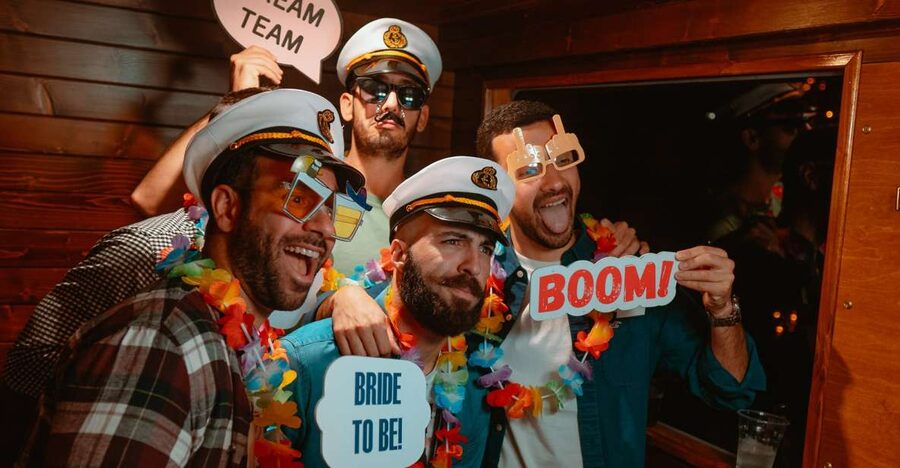 Wroclaw: Oder River Boat Party with Unlimited Drinks - Club Stops in Old Town: Free Entry and Welcome Shots at Each Stop
